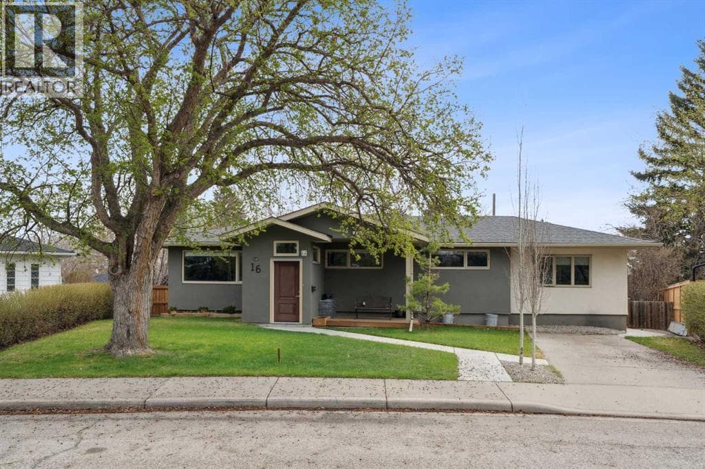 16 MEADOWLARK Crescent SW