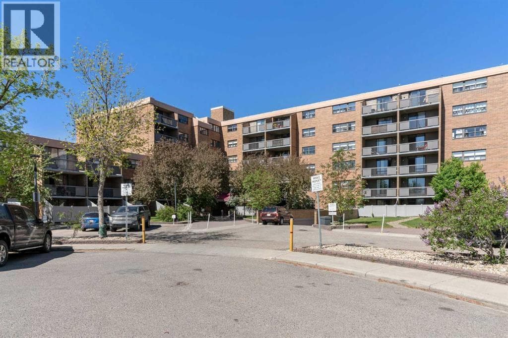 303, 30 Mchugh Court NE