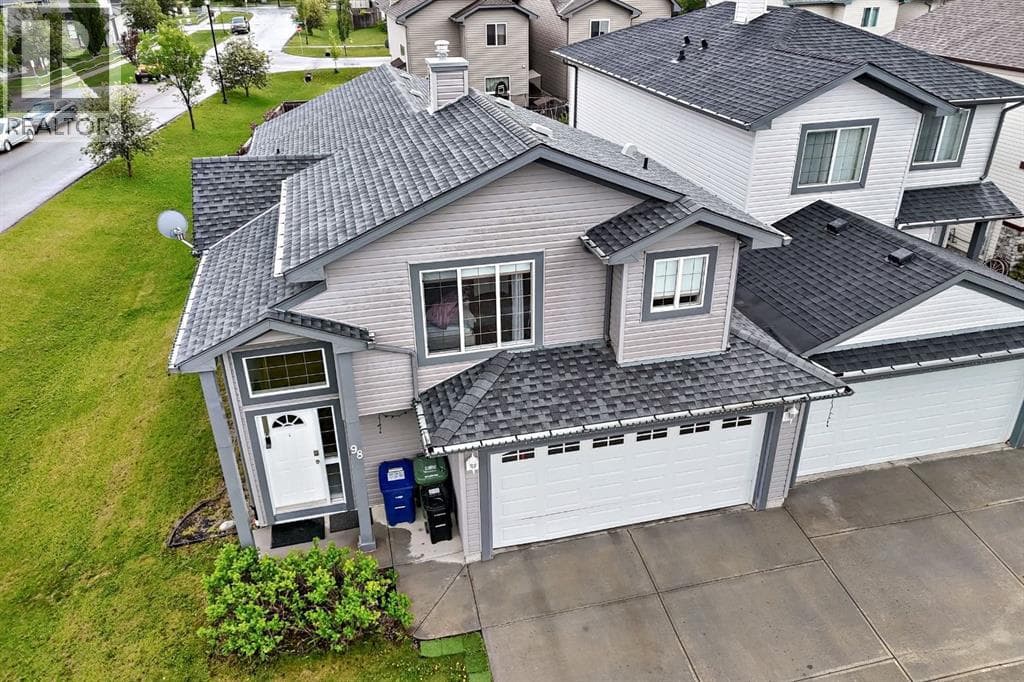 98 Canoe Square SW