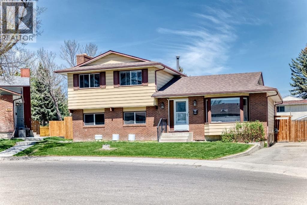 28 Rundlelawn Place NE
