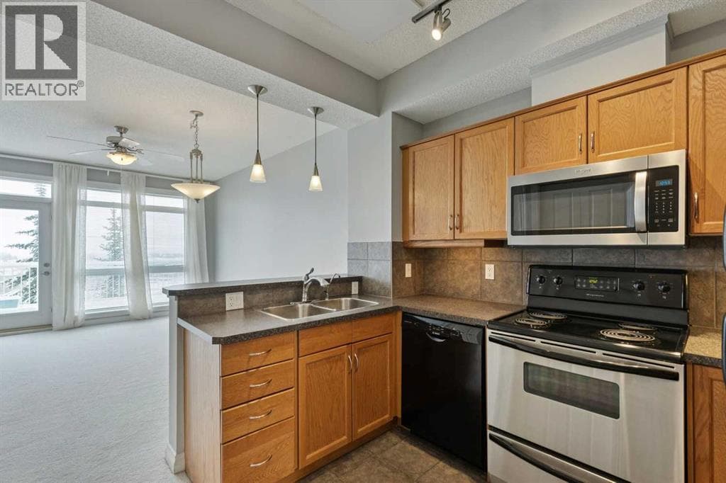 14, 133 Rockyledge View NW