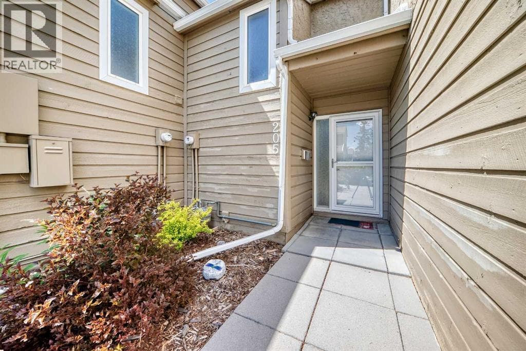 205, 829 Coach Bluff Crescent SW