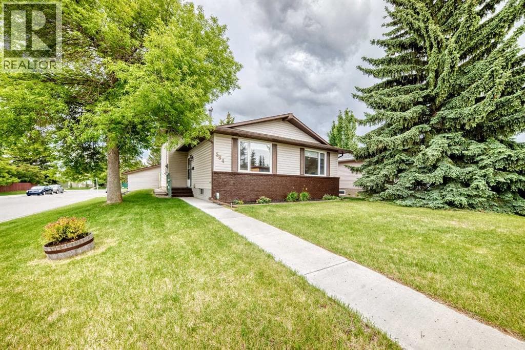 584 Woodhill Place SW