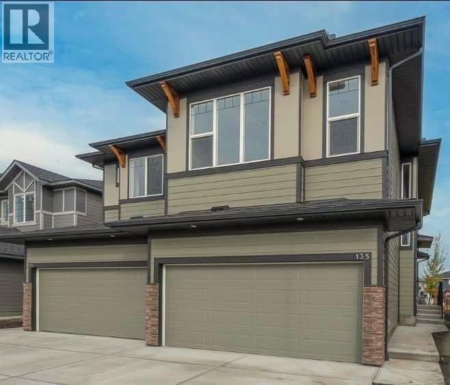 135 Legacy Glen Parade SE
