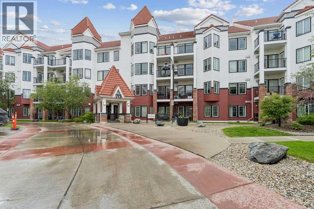 216, 70 Royal Oak Plaza NW