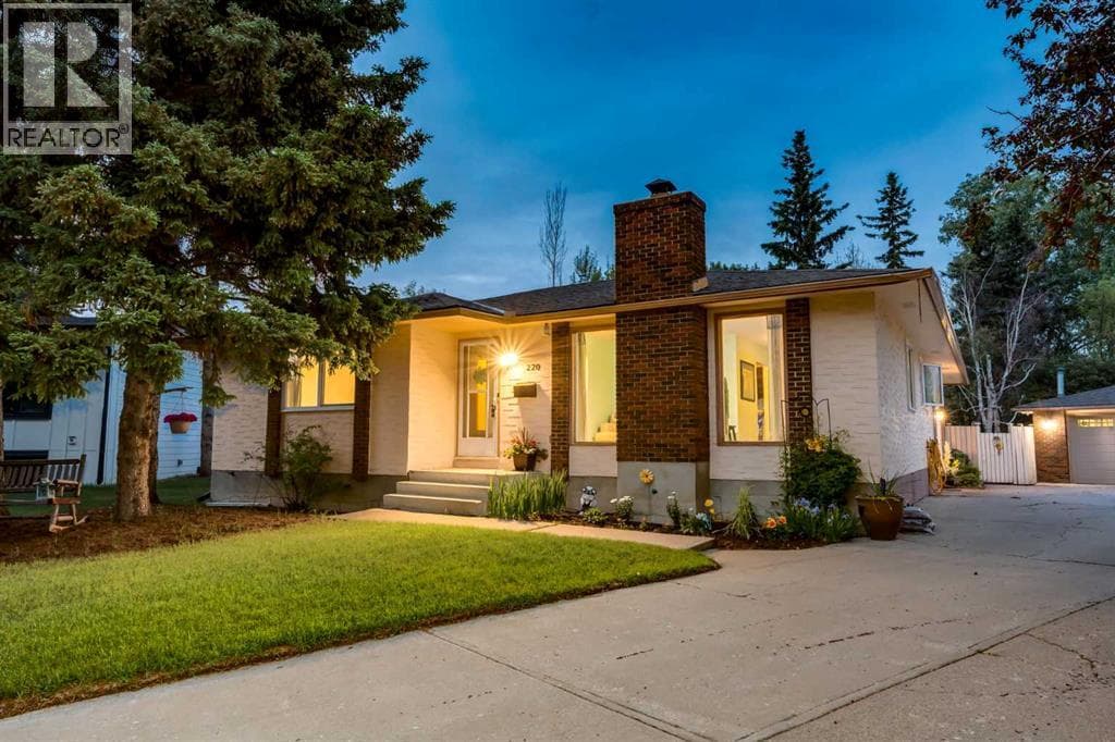 220 Oakridge Place SW