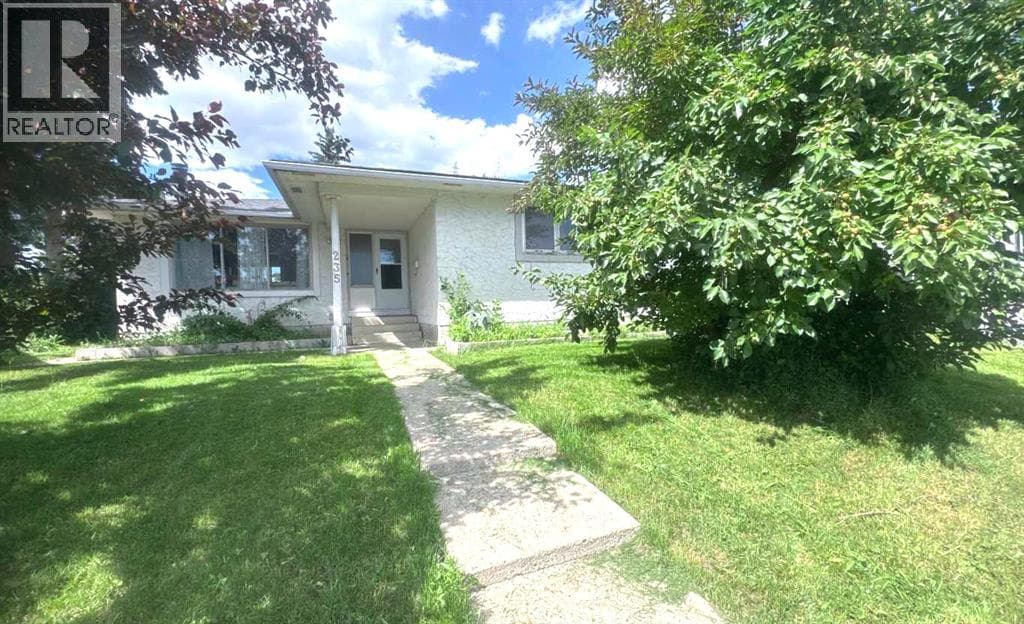 235 Penbrooke Close SE