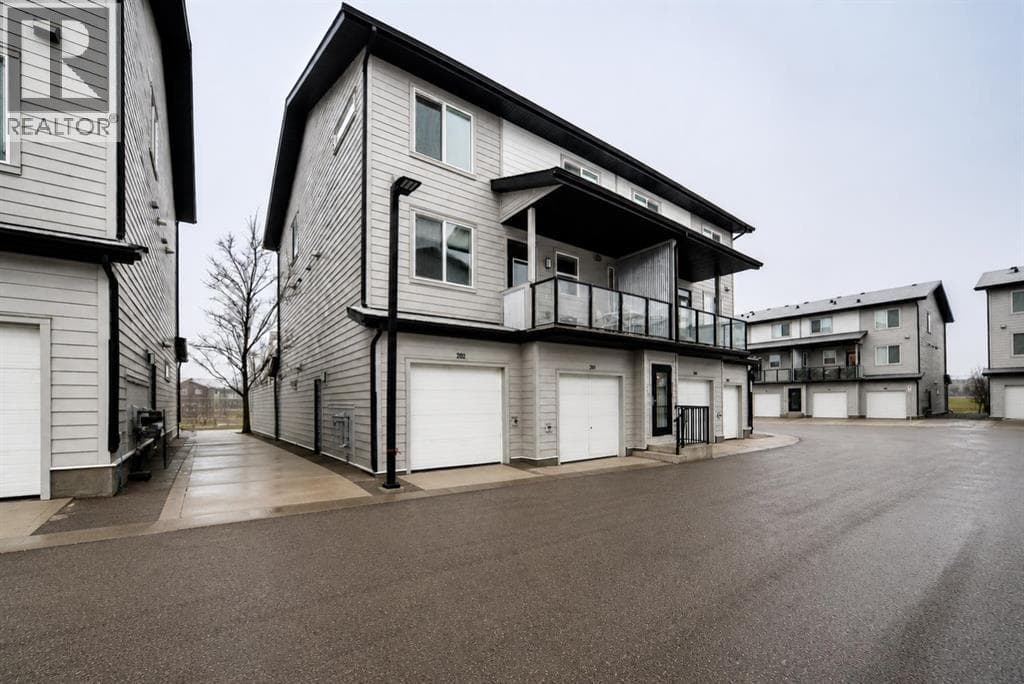 202, 245 Redstone Walk NE