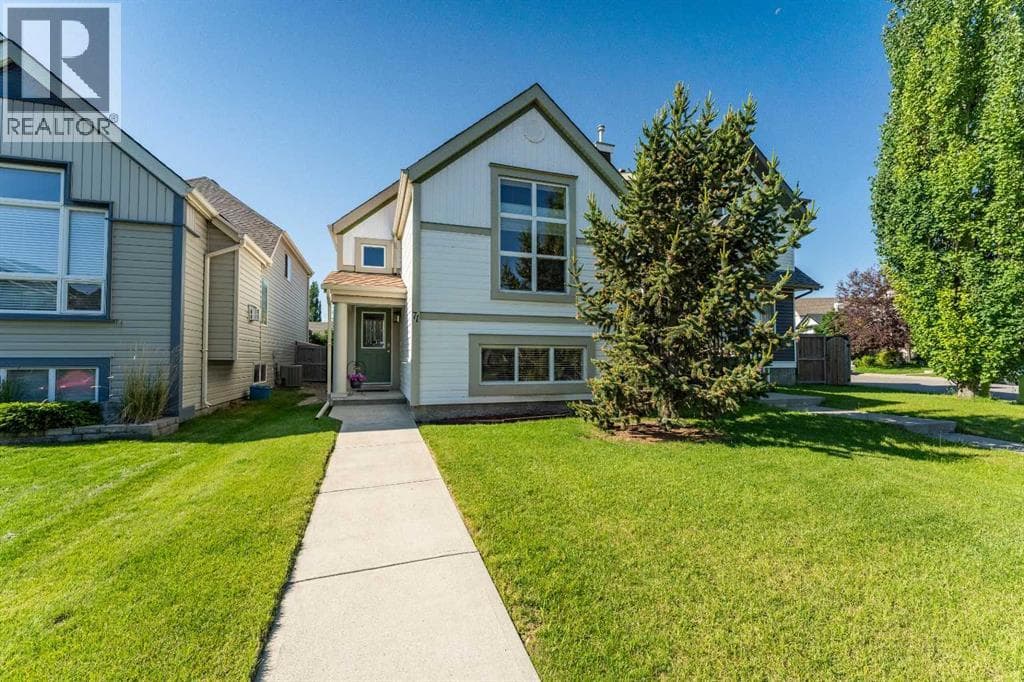 71 Copperfield Rise SE