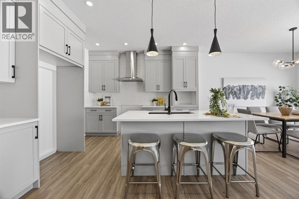 1090 Bayview Crescent