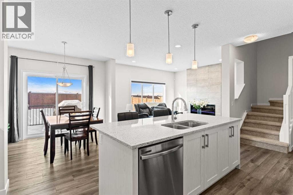 492 Chinook Gate Square SW