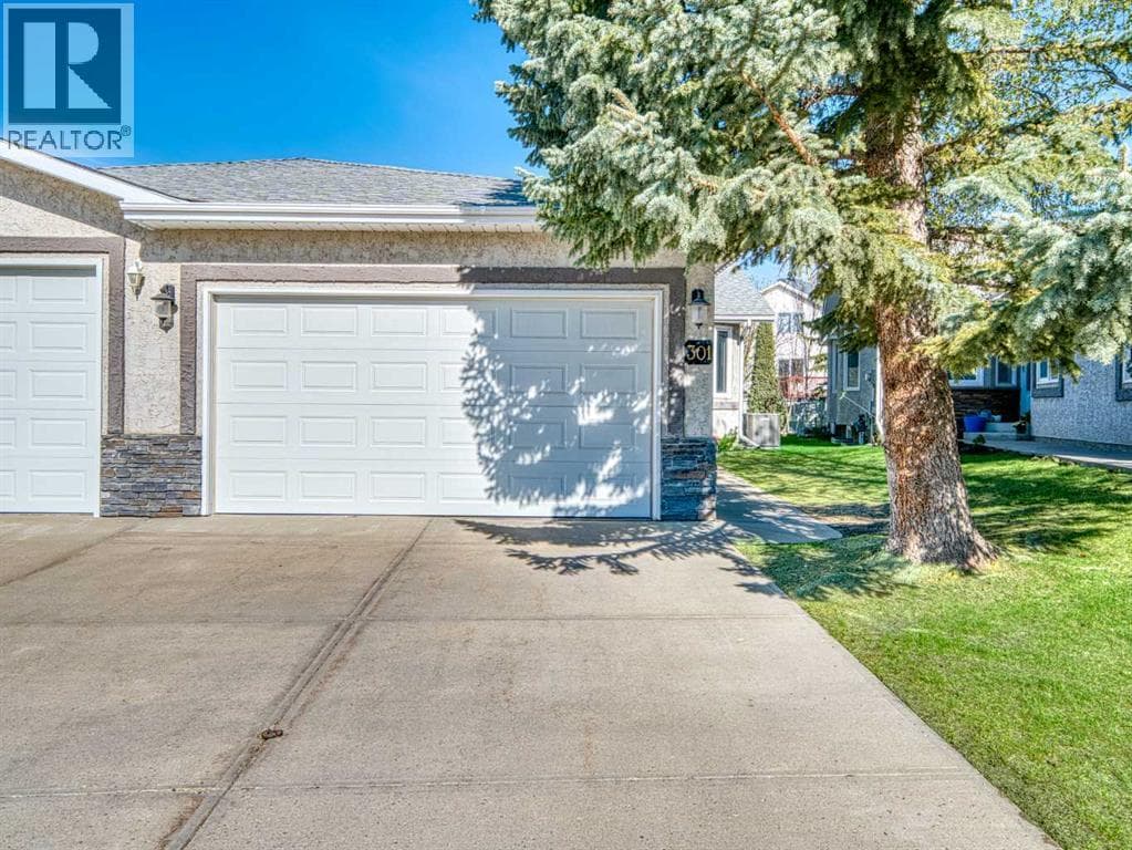 301 Arbour Cliff Close NW