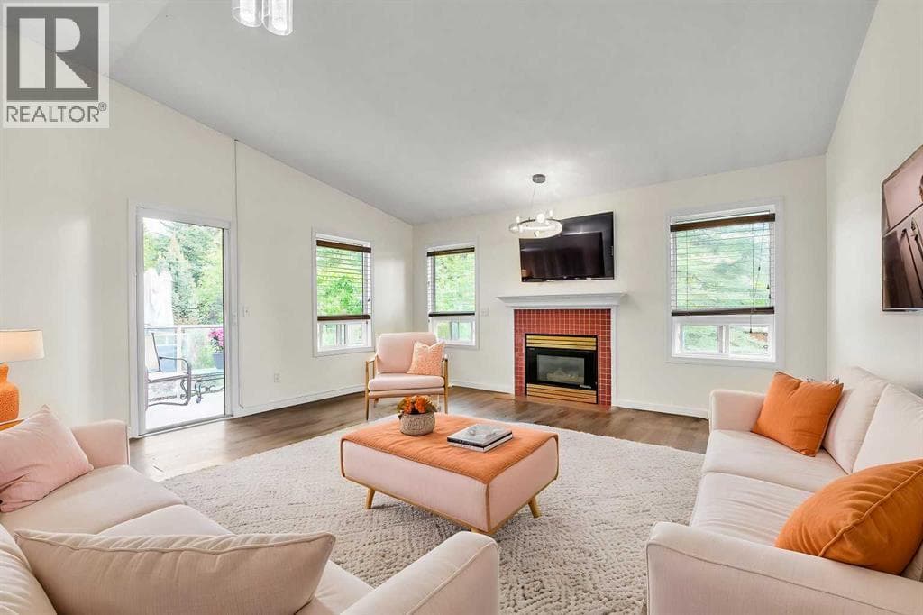 68 Catalina Circle NE