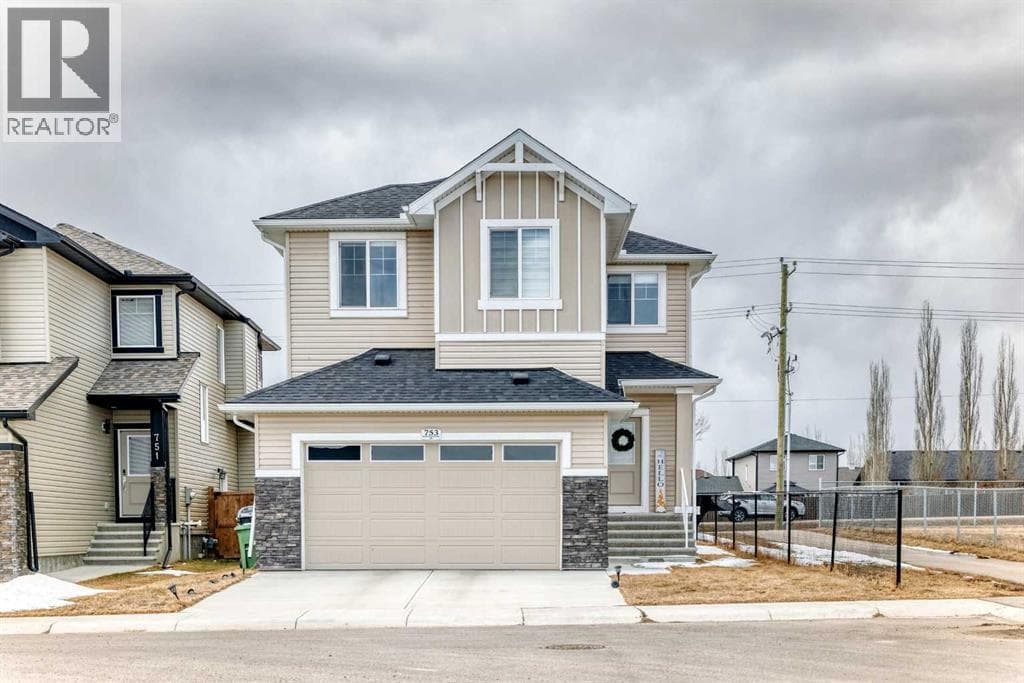 753 Edgefield Crescent