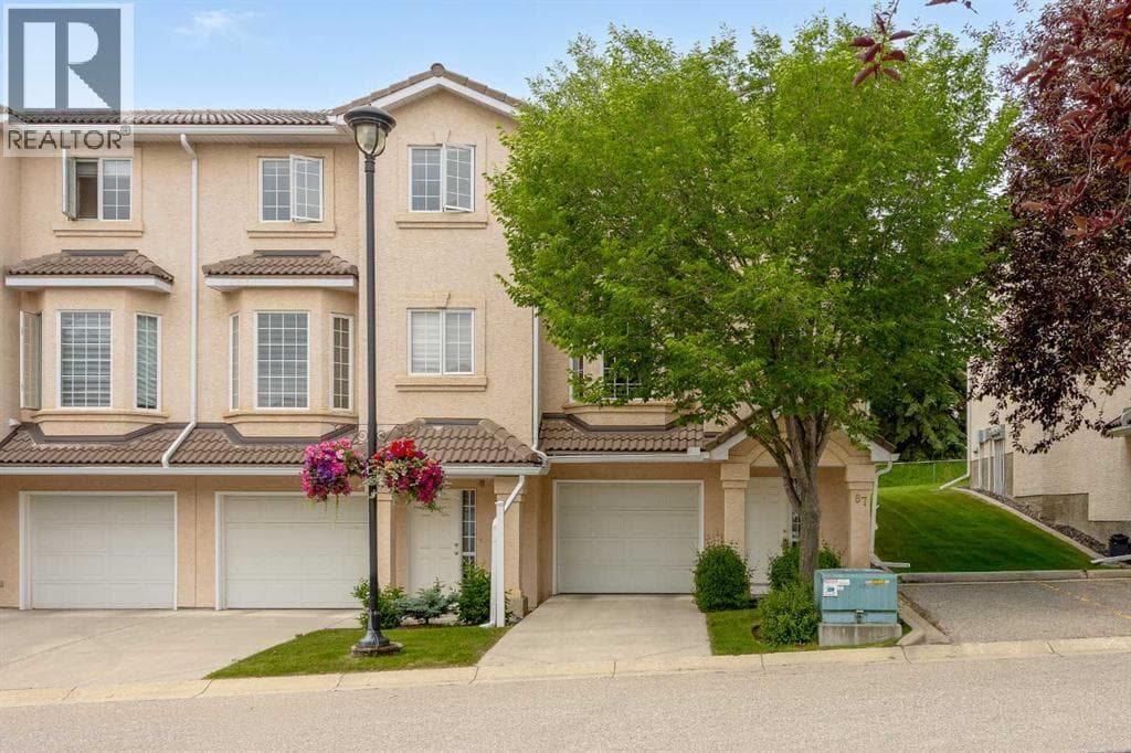 87 Hamptons Link NW