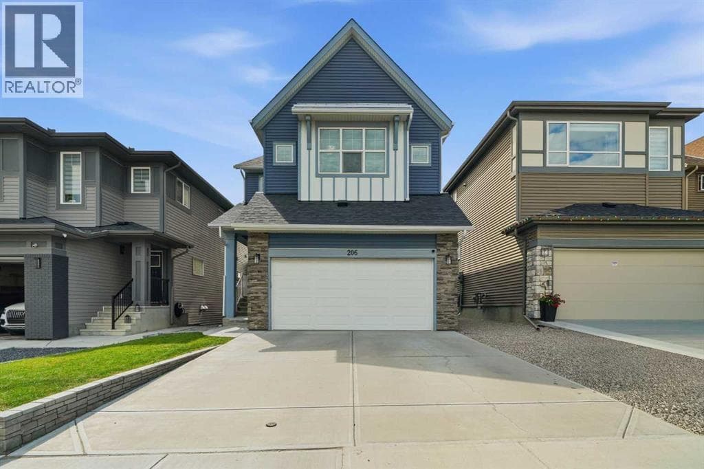 206 Lucas Crescent NW