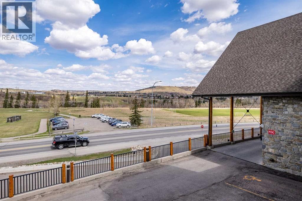 213, 77 George Fox Trail W