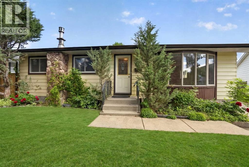 135 Huntcroft Way NE