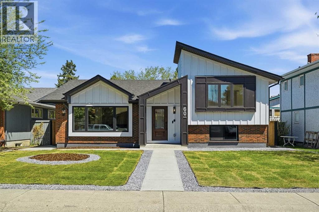 60 Lake Lucerne Close SE