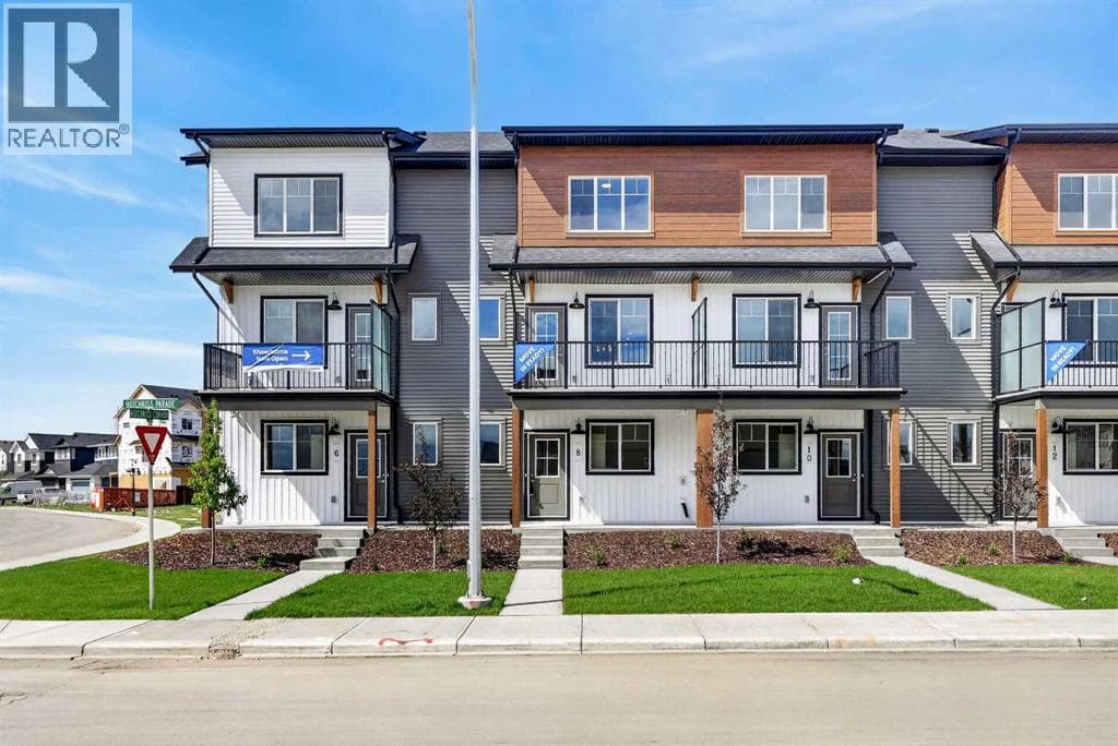 8 Hotchkiss Parade SE
