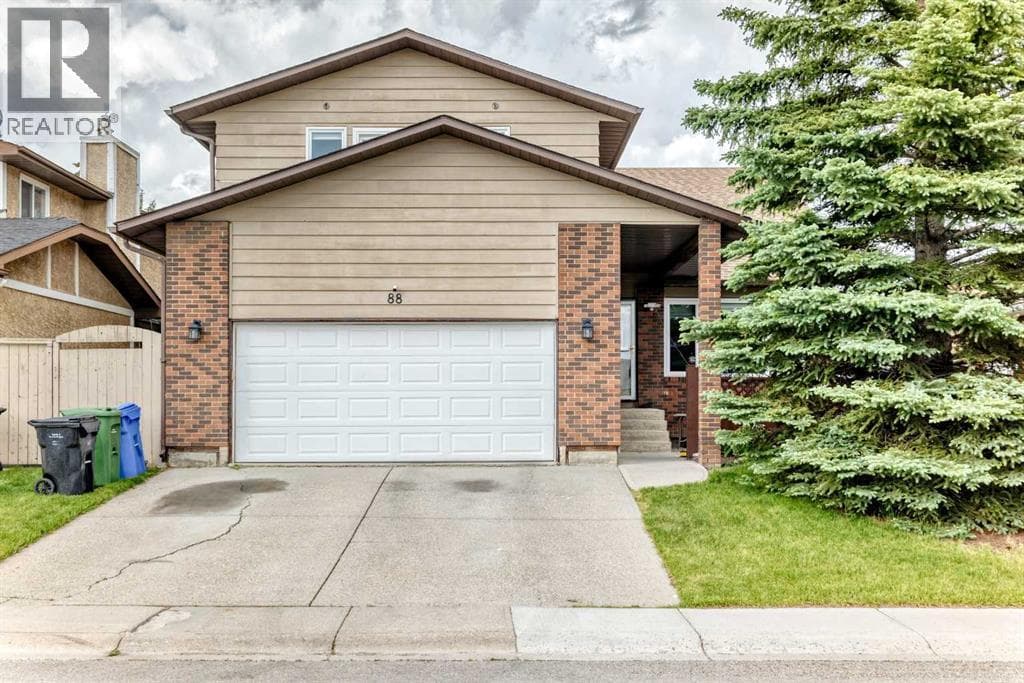 88 Castlefall Way NE