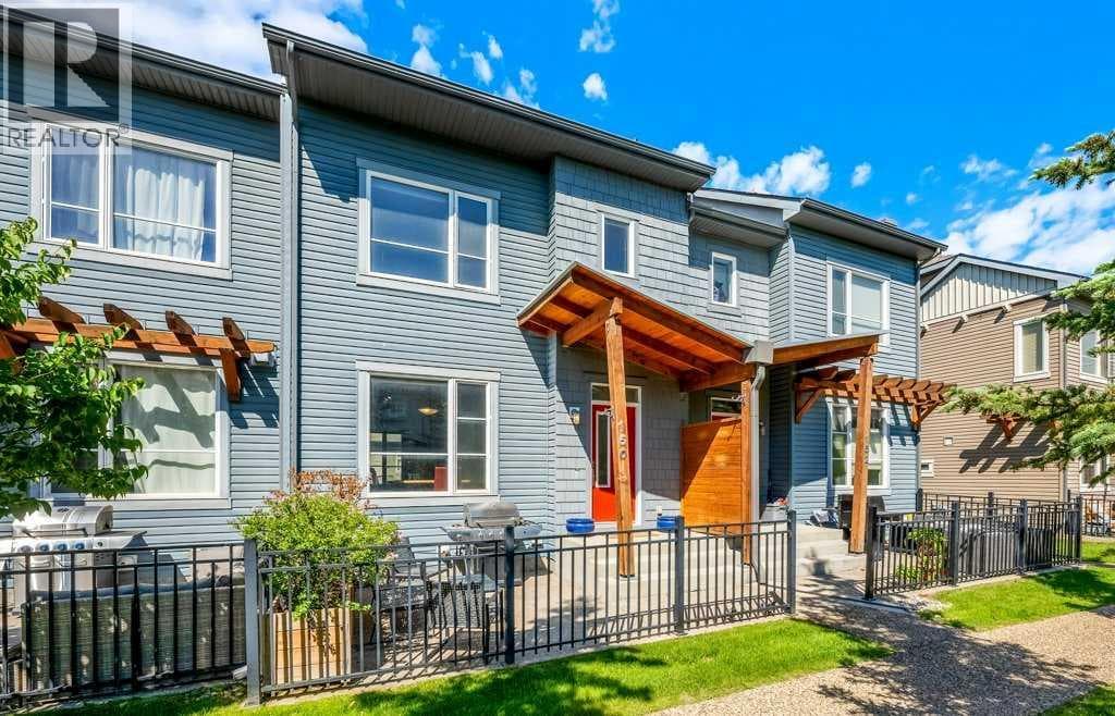 150 Chapalina Square SE