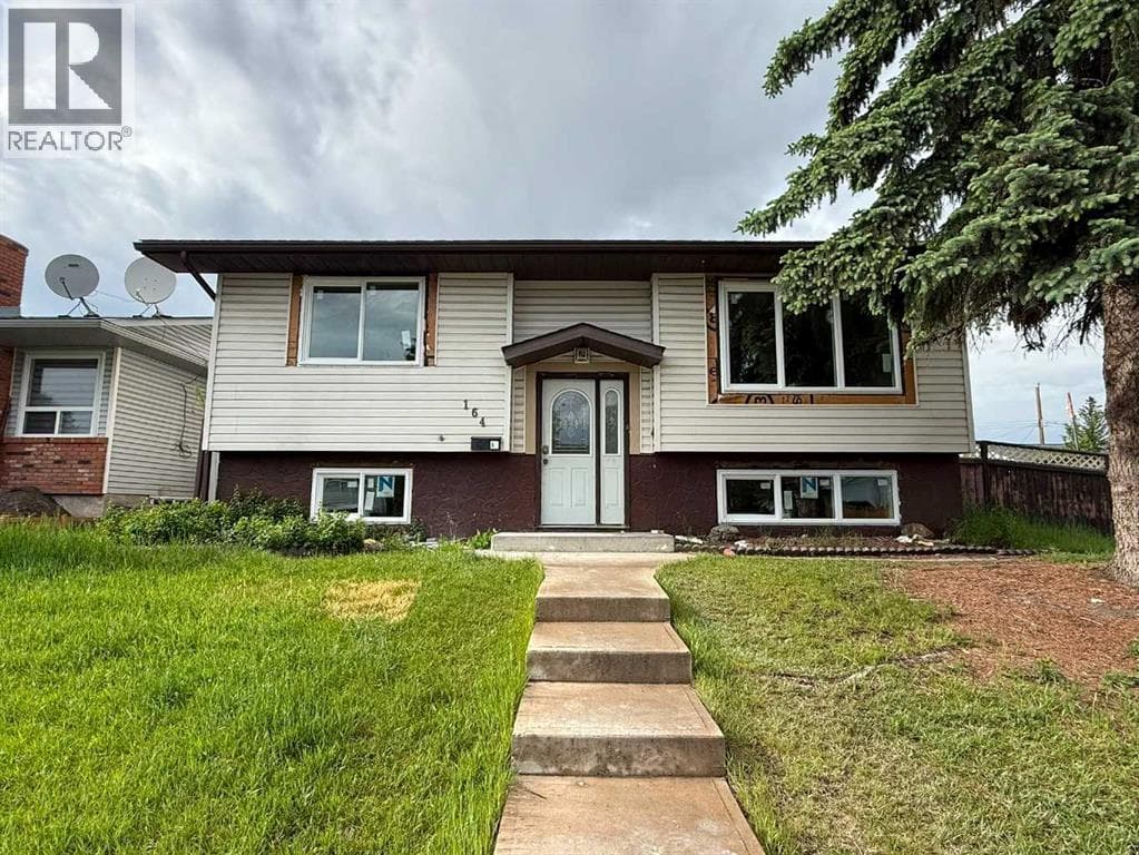 164 Manora Crescent NE