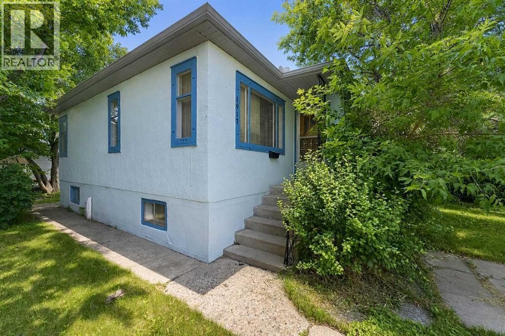 1917 Mountview Crescent NE