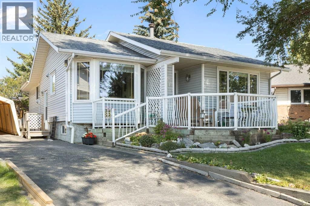 243 Radcliffe Place SE