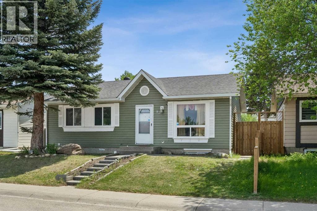 83 Appletree Close SE