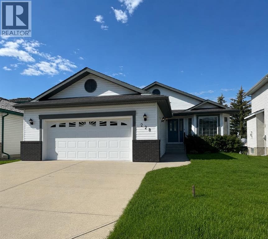 228 Woodside Crescent NW