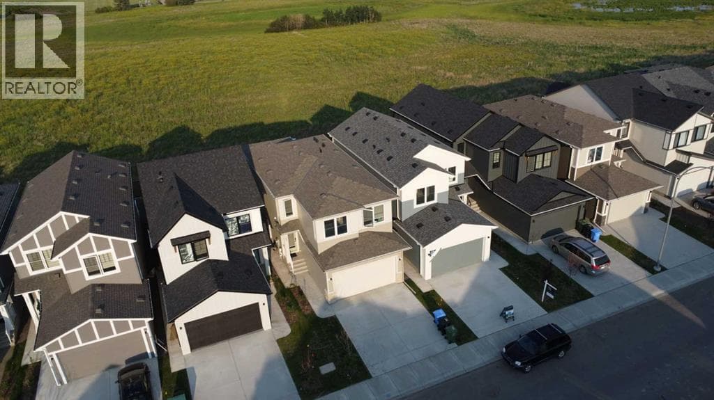 143 Belvedere Crescent SE