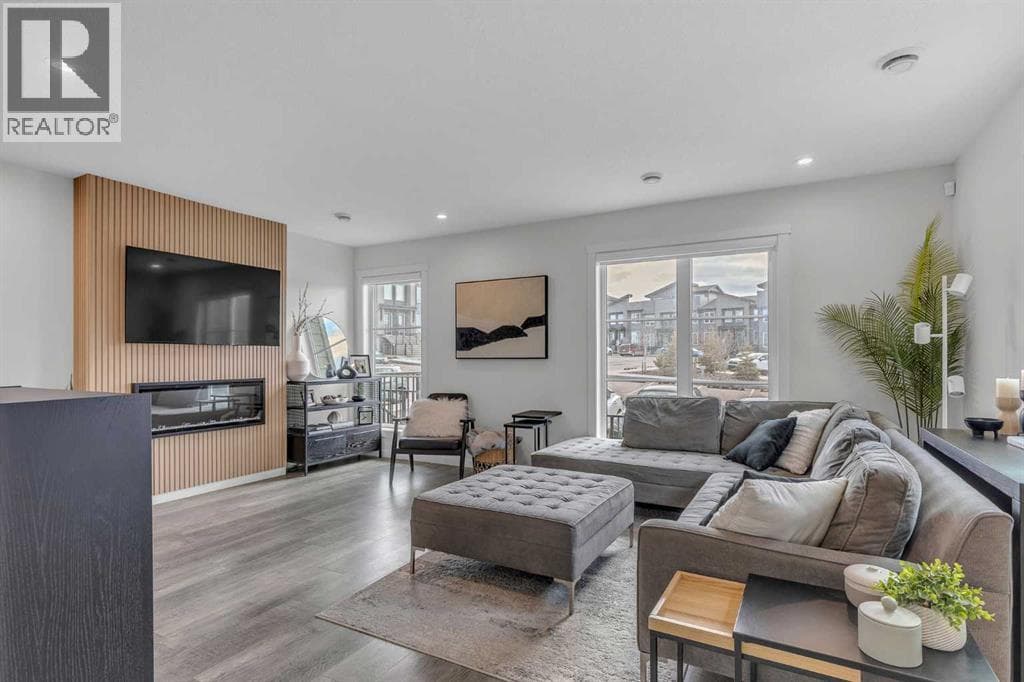 302, 260 Rowley Way NW