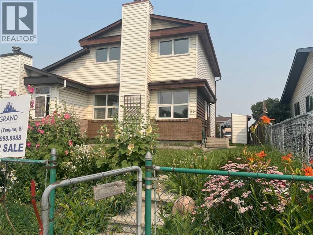 22 Whitman Close NE