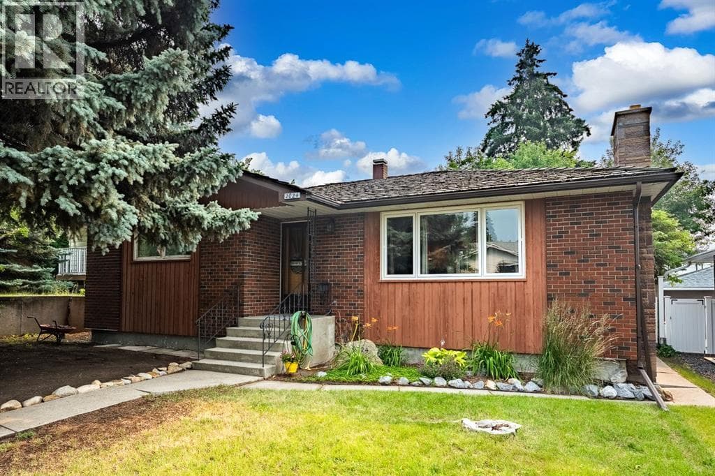 2024 Crocus Road NW