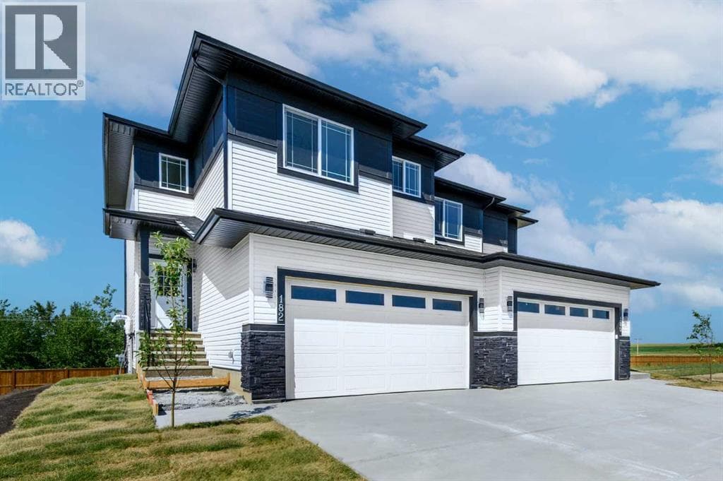 182 Lakewood Crescent