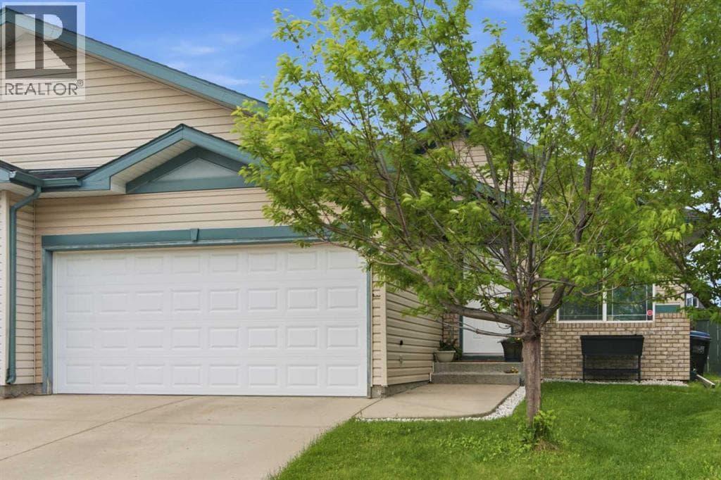 109 Canoe Square SW