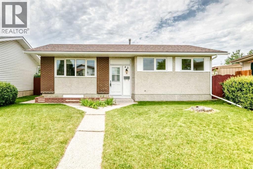 42 Rundlelawn Close NE