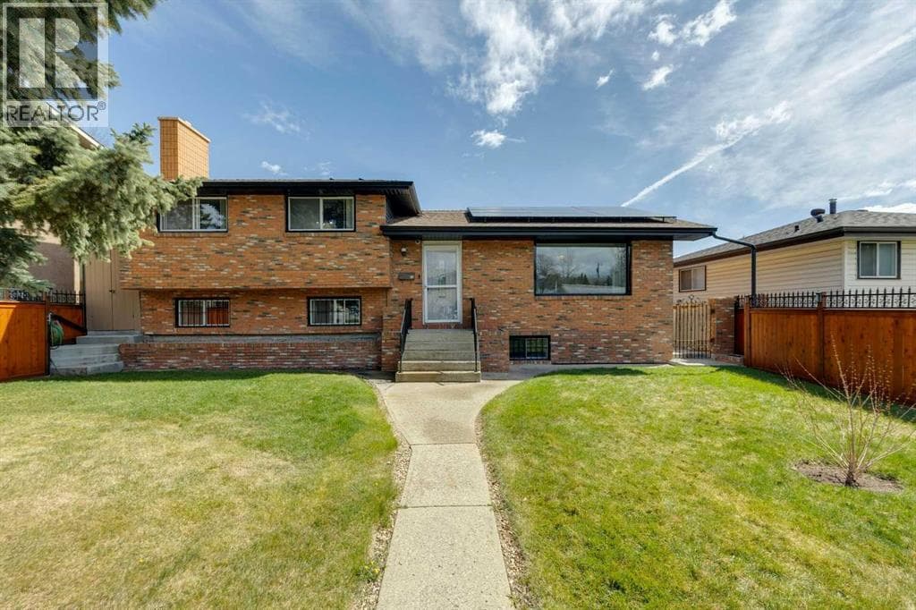 12 Huntwick Way NE