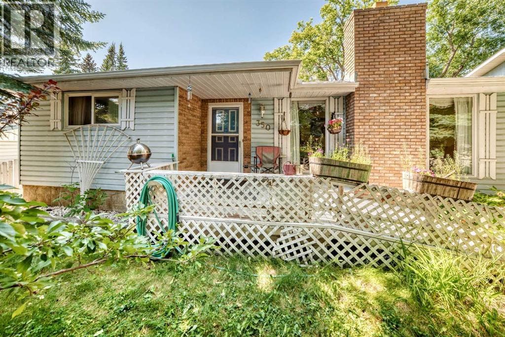 350 Silver Ridge Crescent NW