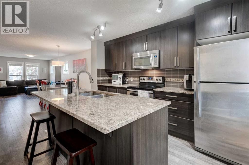 532 Mckenzie Towne Close SE