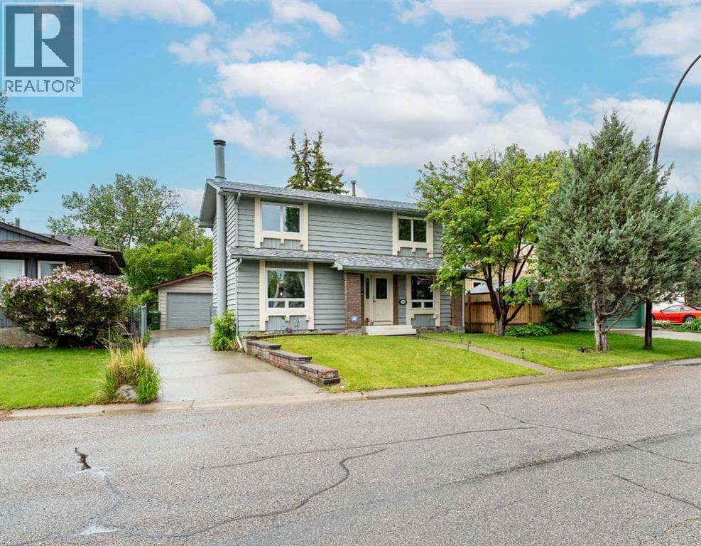 332 Deer Run Crescent SE