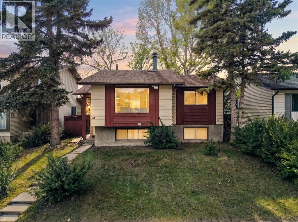 84 Falconridge Place NE