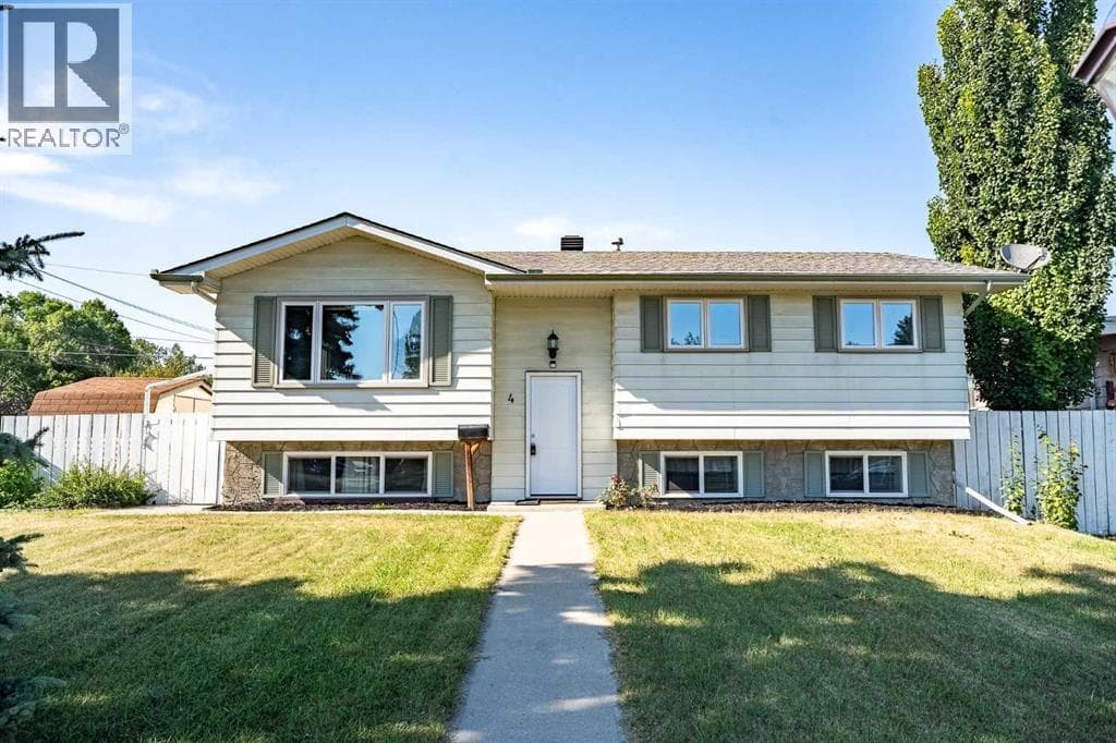 4 Arlington Bay SE