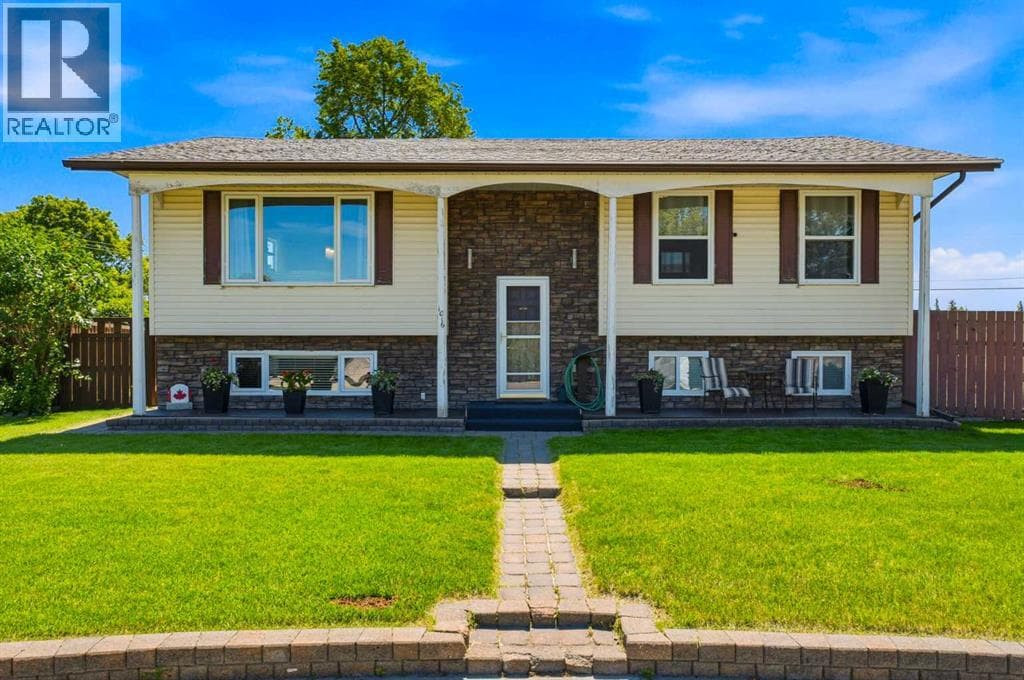 1016 Pensdale Crescent SE