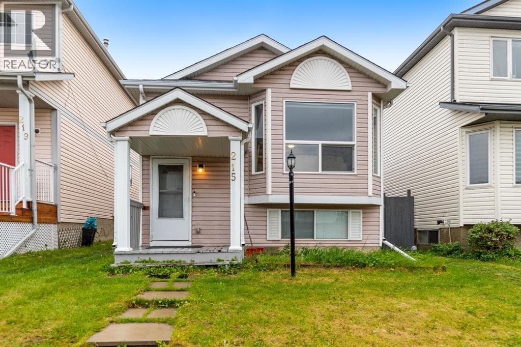 215 Carmel Close NE