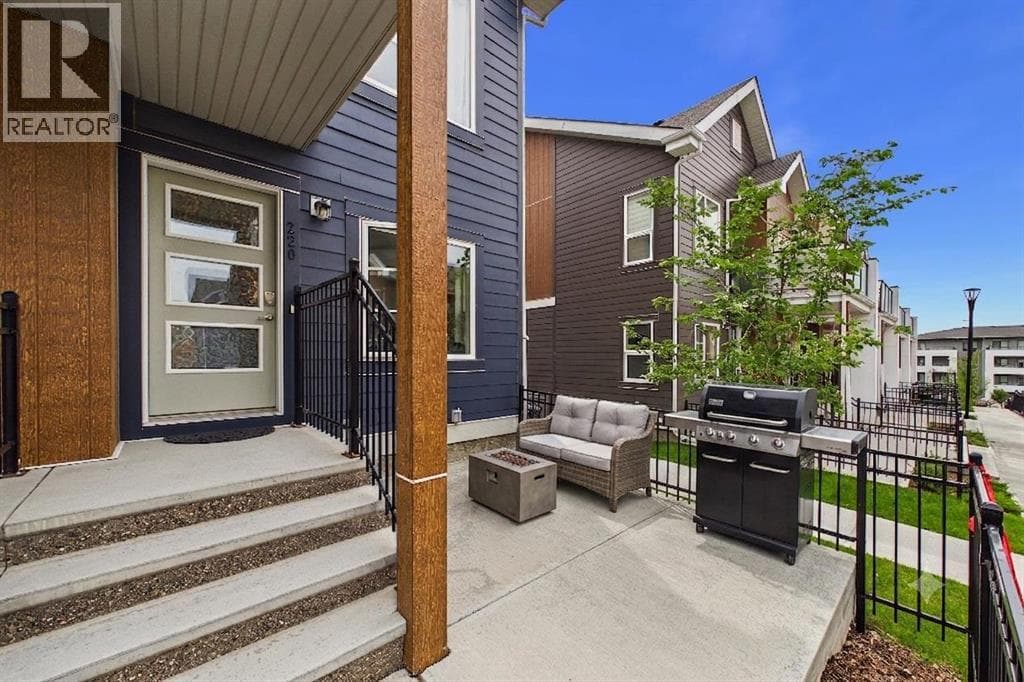 220 Livingston Common NE