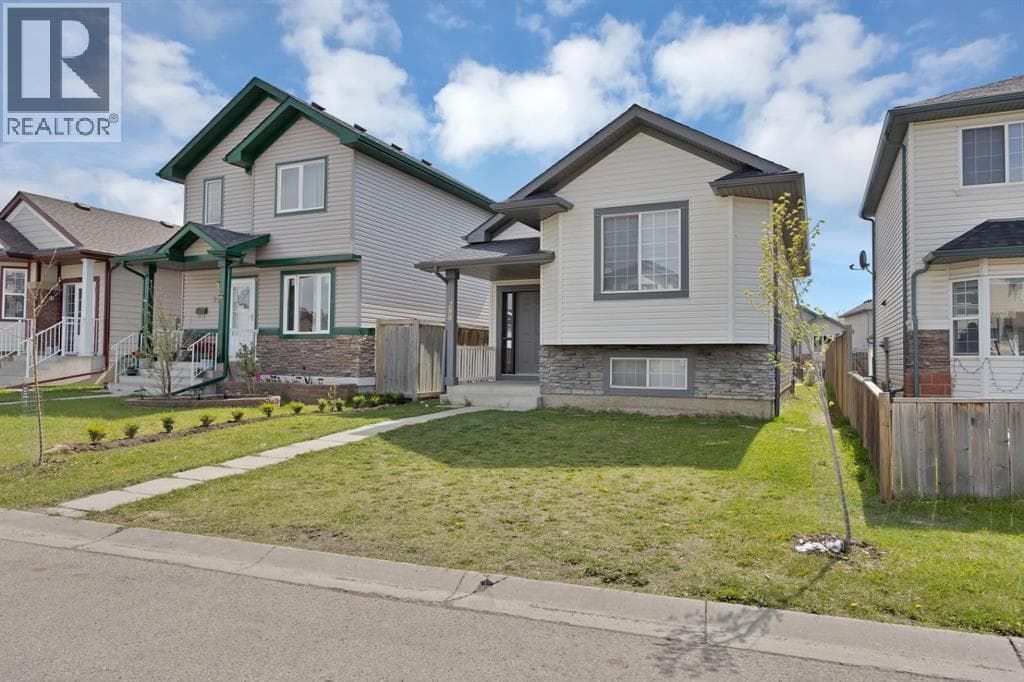 288 Saddlemead Road NE