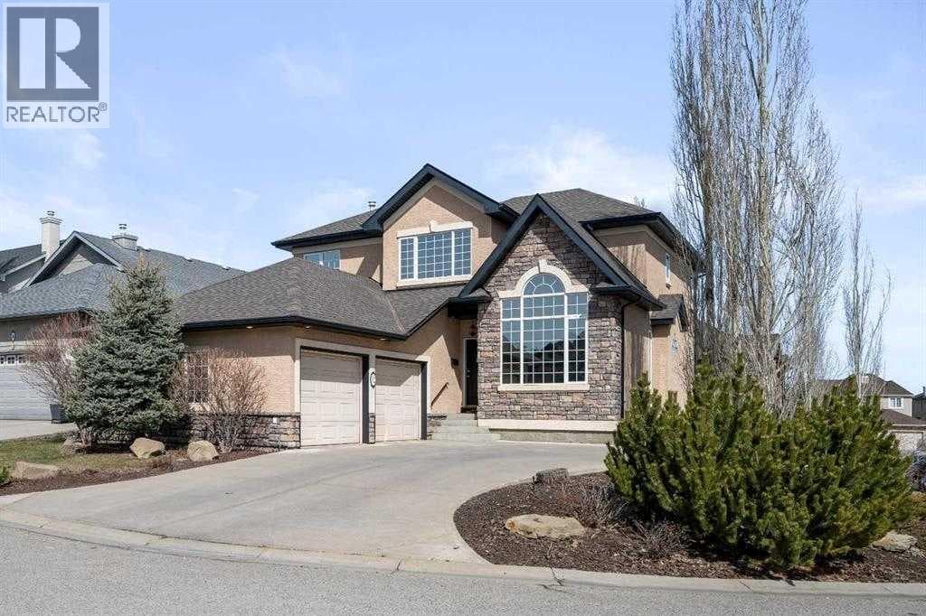 32 Evercreek Bluffs Crescent SW