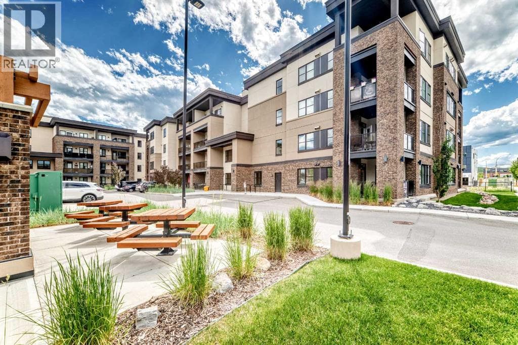 3407, 80 Greenbriar Place NW
